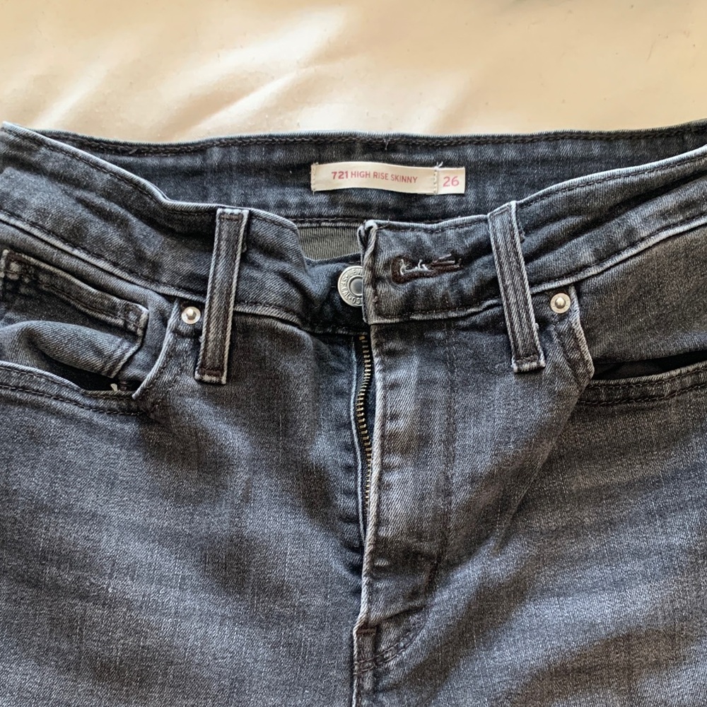 Levi's High-Rise Jeans in Charcoal